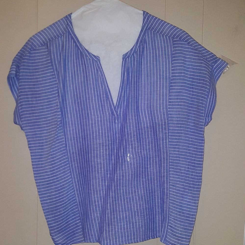 GAP "Love"  Top size Small